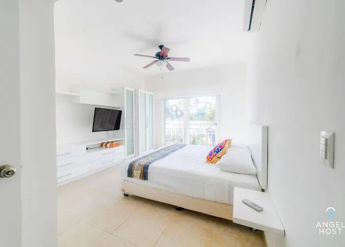 Apartamento Walk To 5th Ave & - Pools, Balcony & Parking