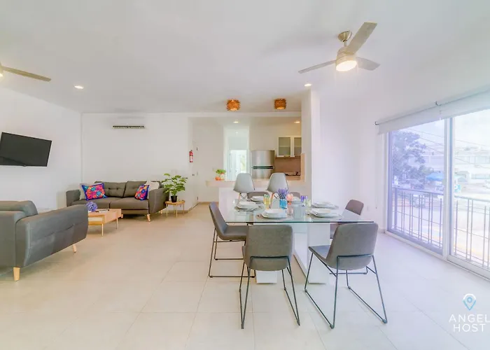 Walk To 5th Ave & - Pools, Balcony & Parking
