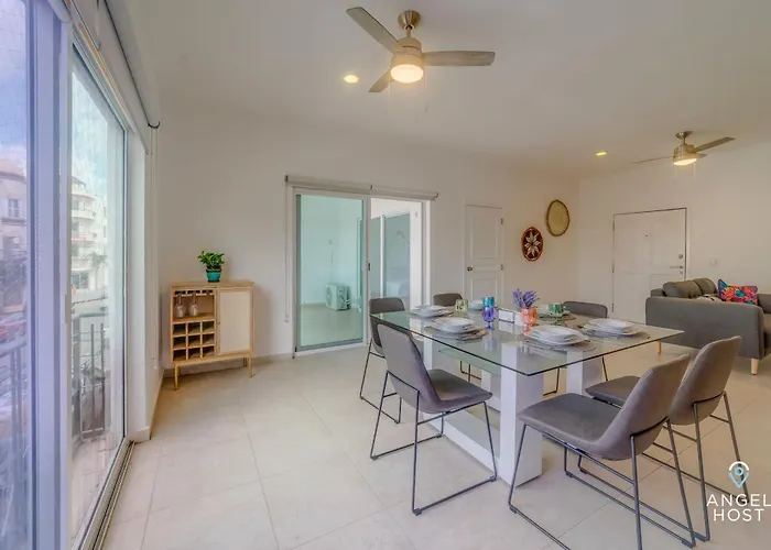 Walk To 5th Ave & - Pools, Balcony & Parking