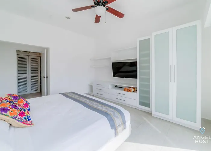 Walk To 5th Ave & - Pools, Balcony & Parking Apartamento