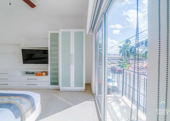 Walk To 5th Ave & - Pools, Balcony & Parking