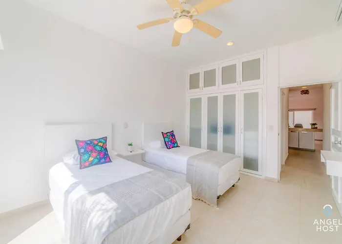Walk To 5th Ave & - Pools, Balcony & Parking Playa del Carmen