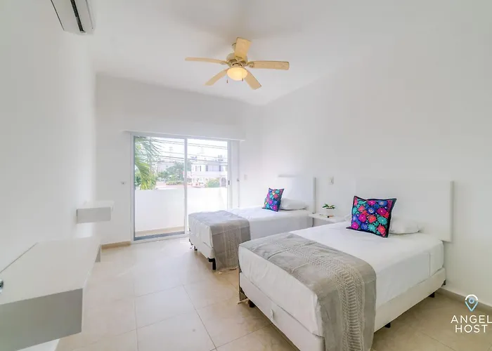 Walk To 5th Ave & - Pools, Balcony & Parking * Playa del Carmen