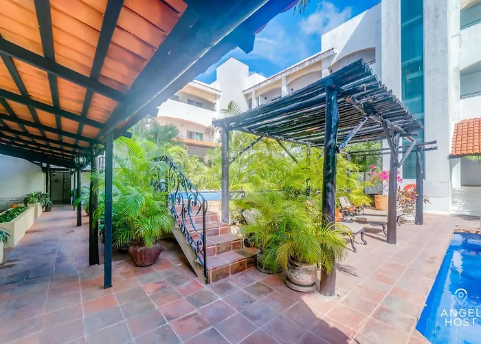 Walk To 5th Ave & - Pools, Balcony & Parking